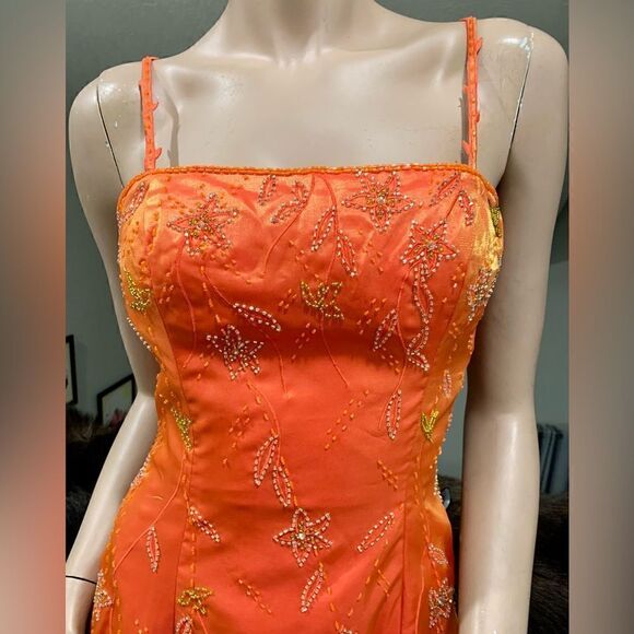 Vintage Style Delicate Hand Beaded Floral Pattern Sleeveless Gown - Picture 3 of 16